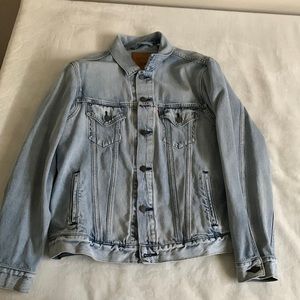 I’m selling this because It does not fit me and It has only been worn one’s